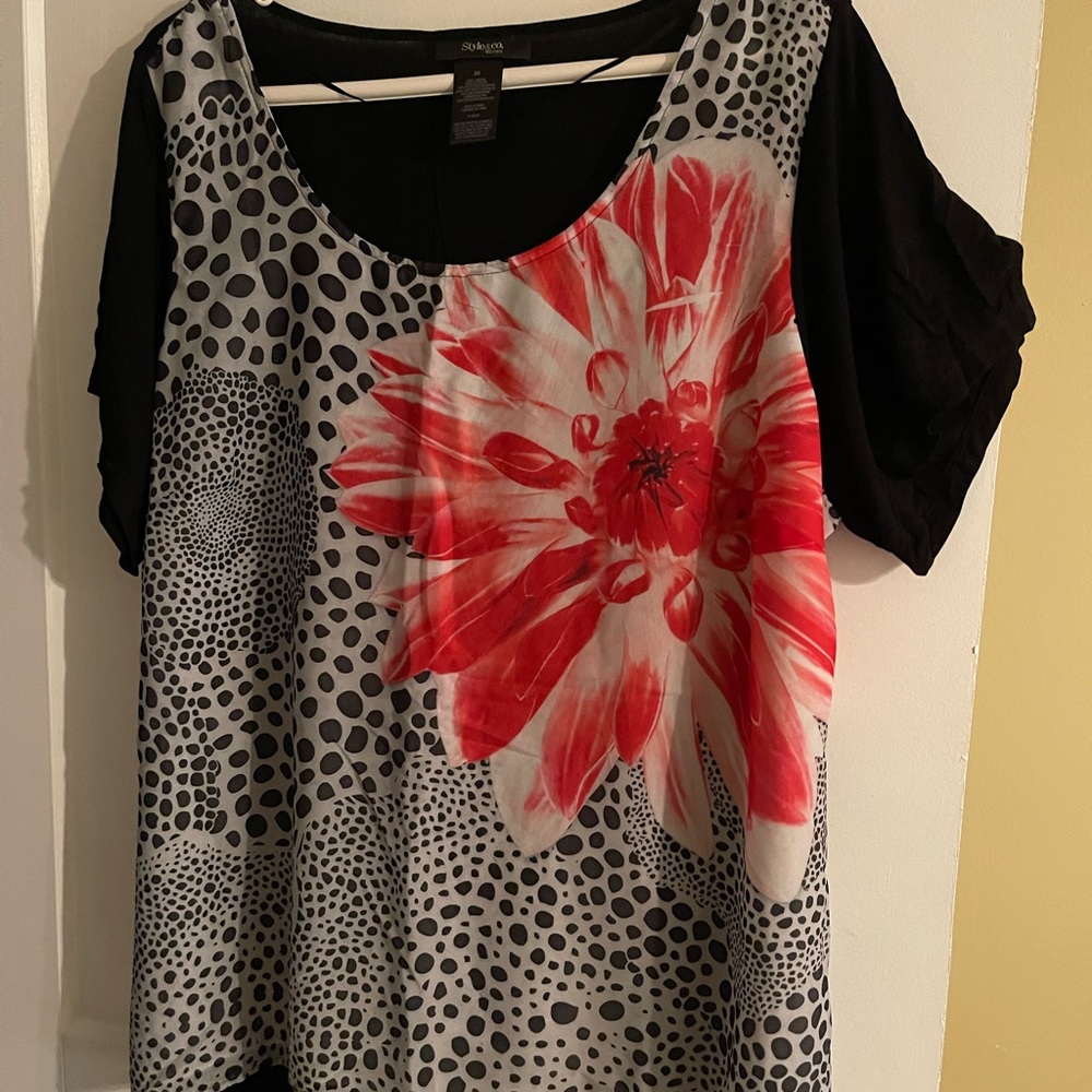 Stylish Black and Red Floral Women's Top